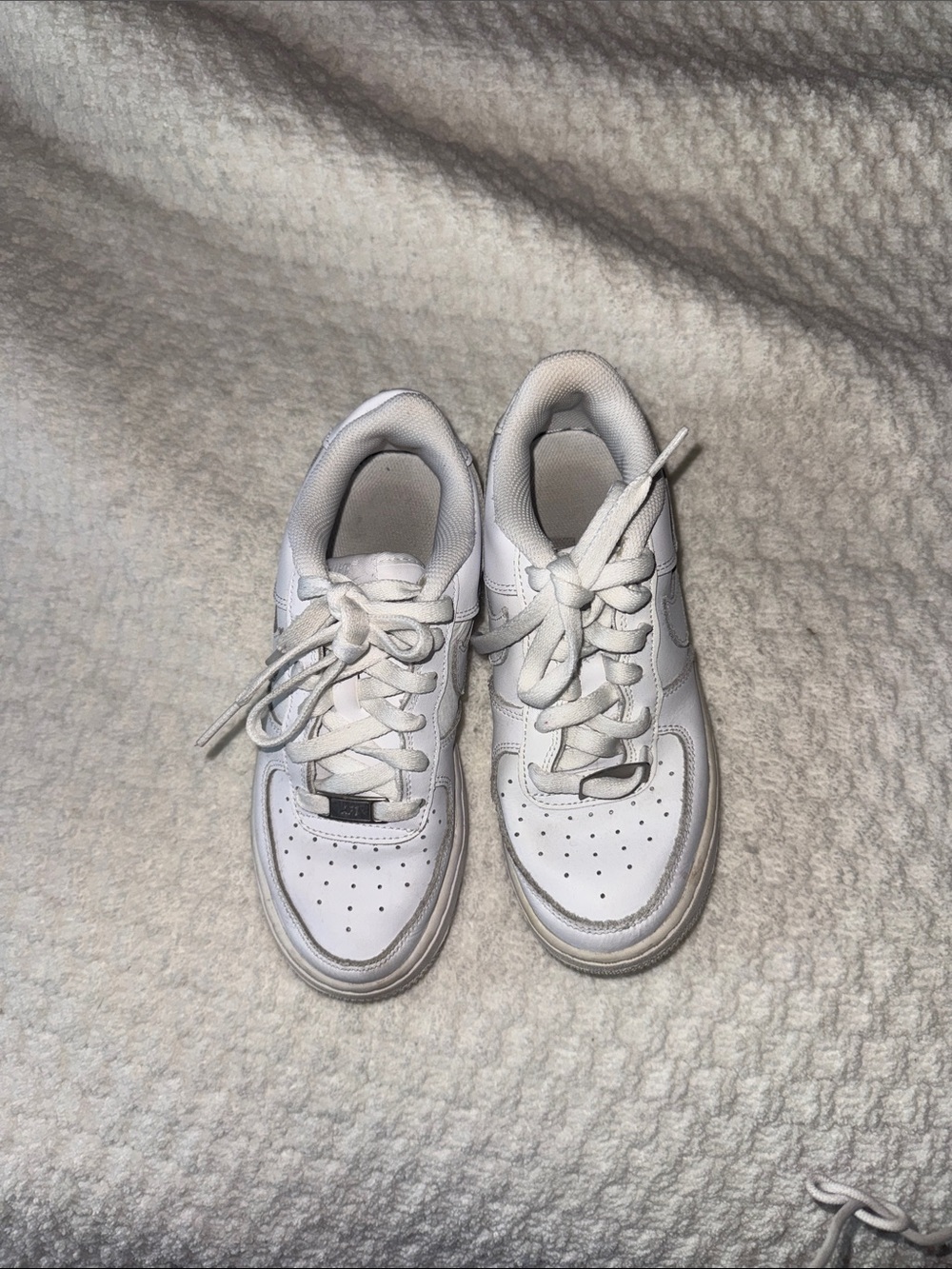 Nike Air Force 1 '07 Lace-Up Sneakers 4 youth - Picture 2 of 6